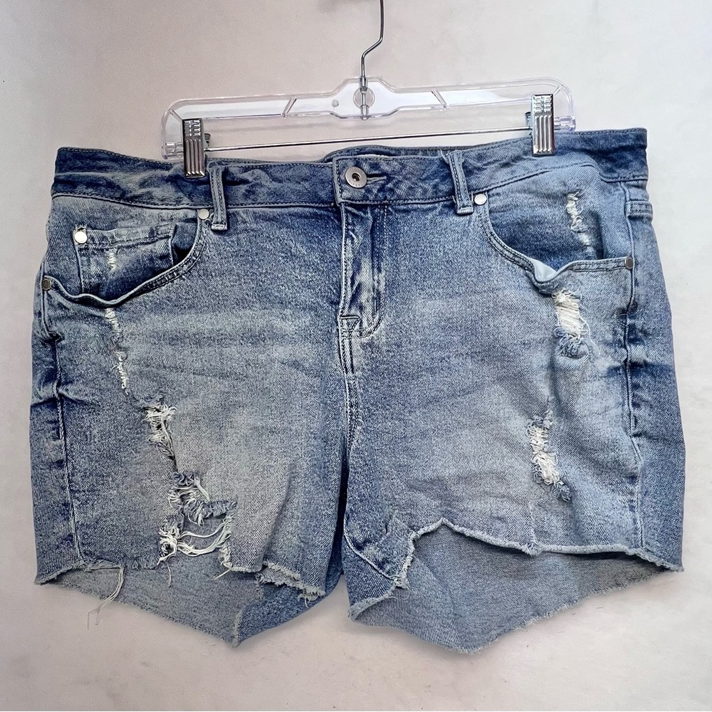 Torrid Denim Size 16 First at Fit Mid Rise Cut Off Distressed Light Wash Shorts